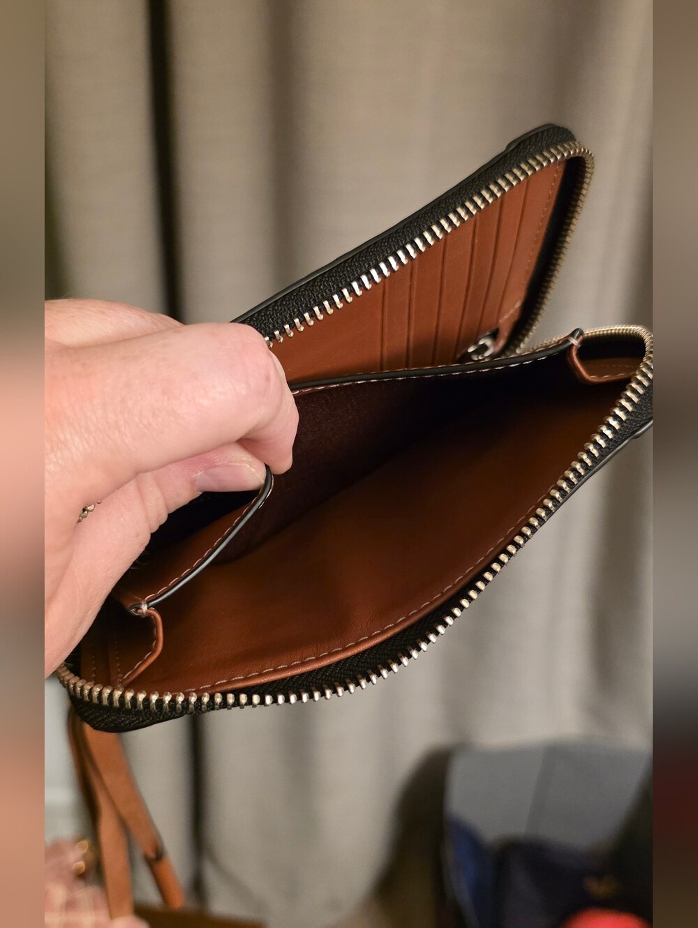 Marc Jacobs Brown Pebbled Leather Zip Wallet - Picture 3 of 4